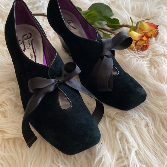 POETiC LICENCE London suede wedges - Picture 1 of 16